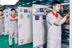 La société par actions de fabrication de machines Autotech Vietnam (commune de Dai Dong) innove continuellement en matière de technologie et applique la transformation numérique pour réaliser des services de fabrication de machines. Photo : https://baobacninhtv.vn/