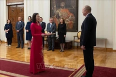 L'ambassadrice du Vietnam Nguyên Thi Minh Nguyêt présente le 3 juin ses lettres de créance au président bulgare Rumen Radev. Photo: VNA