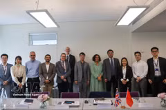 Le service de l’Éducation de l’ambassade du Vietnam et des représentants du ministère de l’Éducation et de la Formation en visite de travail à la Queen Mary University of London. Photo : VNA