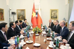 Entrevue entre le Premier ministre Pham Minh Chinh et le président polonais Andrzej Duda au palais présidentiel, à Varsovie. Photo: VNA