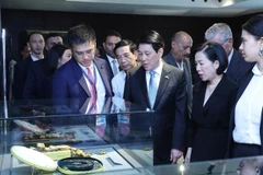 Le président vietnamien Luong Cuong, accompagné de son épouse et d’une délégation de haut niveau, se rend au musée Gamal Abdel Nasser, au Caire, dans l’après-midi du 5 août. Photo : VNA