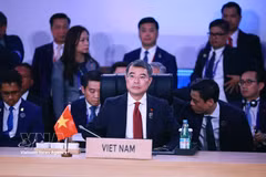 Le Premier ministre Le Minh Hung à la séance plénière du 48e sommet de l'ASEAN. Photo: VNA