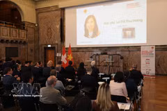 S'exprimant lors de l'ouverture du forum, la vice-ministre vietnamienne des Affaires étrangères Le Thi Thu Hang a affirmé que cette initiative contribuait au renforcement de la connectivité entre les entreprises et à la promotion de la coopération économique bilatérale. Photo : VNA