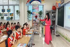 L'école primaire Hong Gai a été créée par la fusion des écoles primaires Ha Long et Huu Nghi, garantissant ainsi la continuité de l'enseignement et de l'apprentissage sans interruption des activités éducatives. (Photo : baoquangninh.vn)