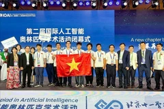 L'équipe nationale du Vietnam obtiennent des résultats remarquables, tant en épreuves individuelles qu'en épreuves par équipe, lors de l'IOAI 2025, organisée à Pékin, en Chine. Photo : VNA