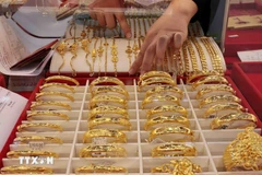 Bijoux en or à vendre dans une boutique d'or. Photo: VNA