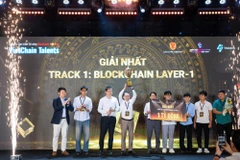 Le projet « Plateforme nationale de gestion des diplômes et certificats », de l’équipe KMASC, a remporté le première Prix dans la catégorie « Blockchain Layer 1 », doté d’un milliard de dôngs. Photo : Vietnamplus