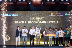 Le projet « Plateforme nationale de gestion des diplômes et certificats », de l’équipe KMASC, a remporté le première Prix dans la catégorie « Blockchain Layer 1 », doté d’un milliard de dôngs. Photo : Vietnamplus