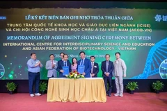 Cérémonie de signature du protocole d'accord entre le Centre ICISE et l'Association asiatique de biotechnologie au Vietnam (AFOB-VN). Source : https://doanhnghiepvn.vn