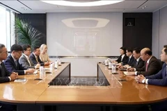 Nguyen Xuan Thang et sa suite travaillent avec des responsables du groupe Samsung, notamment son centre de systèmes de données (SDS) spécialisé dans l’intelligence artificielle. Photo : VNA