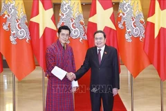 Le président de l’Assemblée nationale du Vietnam, Tran Thanh Mân (à droite) et le roi du Bhoutan, Jigme Khesar Namgyel Wangchuck. Photo : VNA