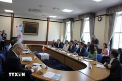 Le vice-Premier ministre Lê Thành Long a rencontré le 8 septembre à Osaka, le gouverneur de la préfecture d'Osaka, Yoshimura Hirofumi. Photo : VNA
