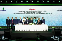 Lors de la cérémonie de signature. Photo : Vietnamplus