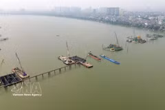 Le pont Tran Hung Dao figure parmi les sept ponts enjambant le fleuve Rouge dont la construction a été lancée en 2025. Photo: VNA