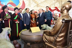 Le vice-PM Bui Thanh Son visite la Foire du Printemps 2026. Photo: VNA
