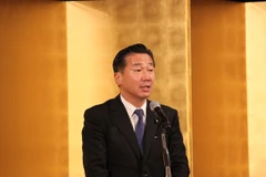 Le vice-président de la Chambre des conseillers, Tetsuro Fukuyama s'exprime lors de la cérémonie. Photo: VNA