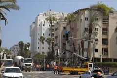 Un bâtiment dans la rue Levy Eshkol (Tel Aviv) a été détruit par un missile au petit matin du 16 juin 2025. Photo : VNA