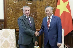 Le président Tô Lâm reçoit l'ambassadeur de la Biélorussie au Vietnam, Uladzimir Baravikou, le 3 juillet 2024. Photo : VNA
