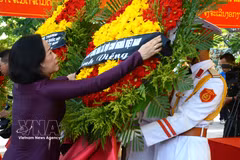 La vice-présidente de l’AN Nguyên Thi Thanh à la cérémonie d’inhumation des restes de martyrs à Huê. Photo : VNA