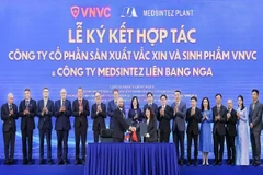 Lors de la cérémonie de signature. Photo : https://vnexpress.net/