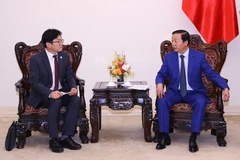 Le vice-Premier ministre Trân Hông Hà (droite) rencontre Kim Deawon, vice-président exécutif de Samsung E&A, filiale du groupe Samsung de la République de Corée. Photo: VNA