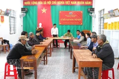 La réunion d'une section du Parti dans le village d'An Thanh, commune de Minh Long, province de Quang Ngai. Photo : VNA