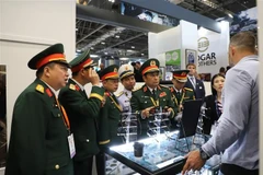 Une délégation du ministère vietnamien de la Défense, conduite par le général de corps d’armée Phung Si Tân, chef adjoint d’état-major général de l’Armée populaire du Vietnam, participe au Salon international de l’équipement de défense et de sécurité 2025 (DSEI UK 2025), organisé du 9 au 11 septembre au centre d’exposition ExCeL London. Photo : VNA