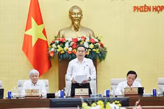 Le président de l’organe législatif, Trân Thanh Mân s'exprime lors de l'ouverture de la session. Photo ; VNA