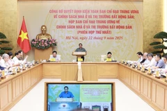 Le Premier ministre Pham Minh Chinh, président du Comité de pilotage des politiques de logement et du marché immobilier, préside la première réunion de cet organisme. Photo : VNA