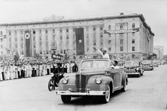 Le 8 juillet 1957, les habitants de Pyongyang ont chaleureusement accueilli le président Ho Chi Minh à la tête d'une délégation du Parti et du gouvernement vietnamiens lors d'une visite d'amitié en RPDC, du 8 au 12 juillet 1957. Photo : VNA