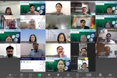 Des représentants d'entreprises des deux pays participent à un webinaire sur la coopération dans les secteurs de l'électricité et de l'électronique entre le Vietnam et l'Inde. 