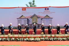 Lors de la cérémonie de mise en chantier du Centre de commandement de la sécurité du ministère lao de la Sécurité publique. Photo : VNA