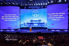 Le président du Comité populaire de Hanoï, Vu Dai Thang, annonce le plan directeur de la capitale, Hanoï, avec une vision à 100 ans. Photo : VNA.