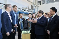 Le Premier ministre Pham Minh Chinh se rend à la division des sciences et de l'ingénierie nucléaires (NSE) du département de physique de l'Institut royal de technologie (KTH) de Suède. Photo: VNA