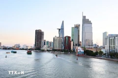 Le centre-ville de Hô Chi Minh-Ville, sur les rives du fleuve Saigon. Photo : VNA