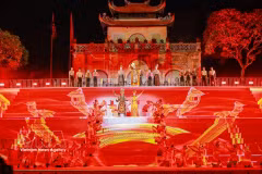 Dans la soirée du 7 août, à la Cité impériale de Thang Long, le Comité populaire de Hanoï a inauguré le Festival international des arts martiaux de Hanoï 2026. Photo : VNA