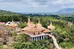 La pagode Ta Pa constitue un haut lieu de vie culturelle et spirituelle, attirant de nombreux visiteurs à Tri Ton, An Giang. Photo : Thanh Sang - VNA
