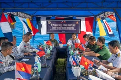 Panorama de la rencontre entre les deux délégations. Photo: qdnd.vn