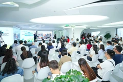 Lors du séminaire « Paiements transfrontaliers : tendances mondiales et solutions pour le Vietnam », organisé le 30 septembre à Hanoï, organisé par l'Association vietnamienne de la blockchain et des actifs numériques (VBA). Photo : VnEconomy