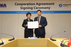 Vu Viet Trang, directrice générale de la VNA, et Hwang Dae Il, président de Yonhap lors de la cérémonie de signature. Photo : VNA