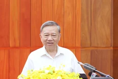 Le secrétaire général du Parti communiste du Vietnam (PCV), To Lam, s'exprime lors de la séance de travail avec les permanences des Comités provinciaux du Parti de Quang Binh et de Quang Tri. Photo : VNA