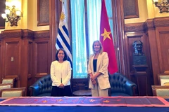 L'ambassadrice du Vietnam en Uruguay, Ngo Minh Nguyet,(gauche) et la vice-présidente élue, Carolina Cosse. Photo : VNA