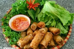 Le nem, une spécialité culinaire vietnamienne. Photo : VietnamPlus