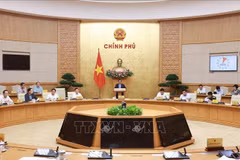 Le Premier ministre Pham Minh Chinh a présidé dans l’après-midi du 1er octobre à Hanoï une réunion du gouvernement consacrée à l’évaluation et au suivi de la mise en œuvre du modèle d’administration locale à deux niveaux ainsi qu’à l’examen des difficultés rencontrées. Photo : VNA