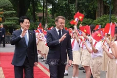Cérémonie d'accueil officielle du président français en visite d'État au Vietnam