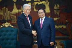 Le Premier ministre Pham Minh Chinh (à droite) reçoit à Hanoï Fukuda Tomikazu, gouverneur de la préfecture de Tochigi (Japon), Photo : VNA