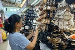 Des groupes de vente sur Facebook, tels que « Marché de Da Nang », leur permettent de promouvoir leurs produits locaux et d’attirer une clientèle plus large. Photo : VNA