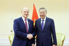 Le secrétaire général du Comité central (CC) du Parti communiste du Vietnam (PCV), Tô Lâm (à droite), rencontre Gennady Zyuganov, président du Parti communiste de la Fédération de Russie. Photo : VNA