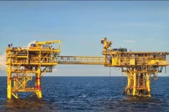 Installation complète de la plate-forme BK-24 et du pont de connexion à la plate-forme BK-20. Photo : https://nangluongvietnam.vn/