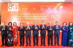 Le président de l’Assemblée nationale Trân Thanh Mân et d'autres dirigeants de haut rang à la cérémonie. Photo: daibieunhandan.vn